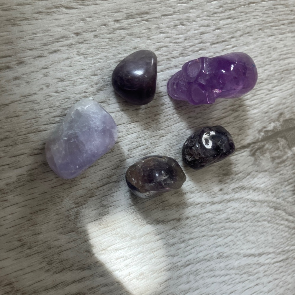 5 purple amethyst crystals